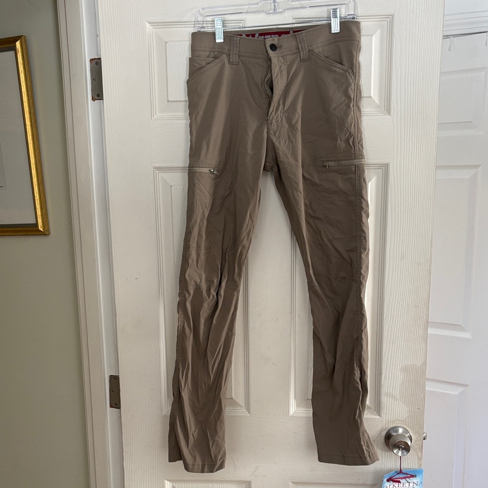 Wrangler Men's Slim Cargo Pants in Taupe